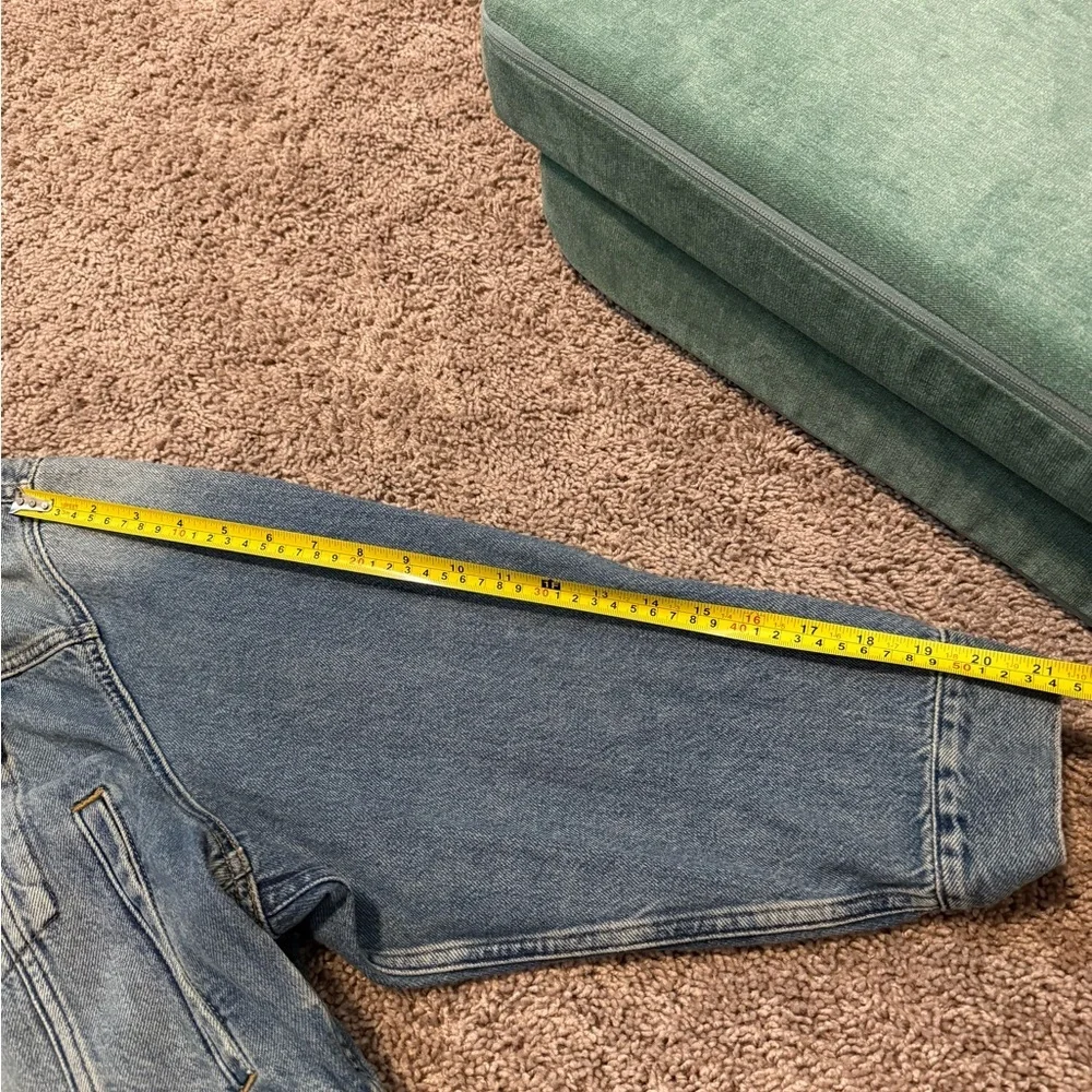Madewell // NWT Relaxed Crop Jean Trucker Jacket in Billings Wash - Picture 11 of 13